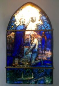 「キュネギリス王の洗礼」（イーストハムステッドの聖ミカエルとマグダラの聖マリア教会のステンドグラス、トマス・デニー作、2013年）
'